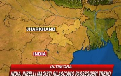India, ribelli maoisti rilasciano ostaggi treno