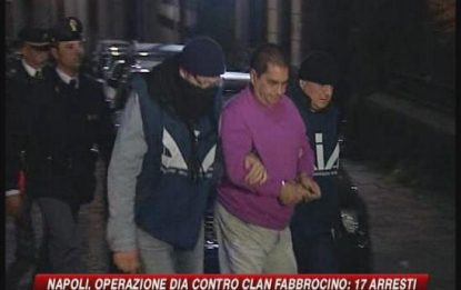 Napoli, blitz della Dia: 17 arresti nel clan Fabbrocino