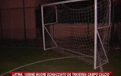Latina, 13enne muore schiacciato in un campo di calcio