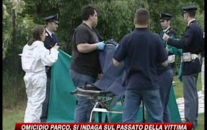 Giallo a Milano, si scava nel passato della vittima