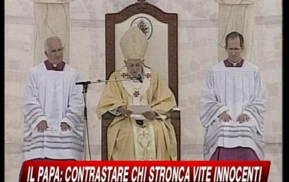 Il Papa: "Contrastare chi stronca vite innocenti"
