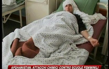 Afghanistan, attacchi chimici contro scuole femminili