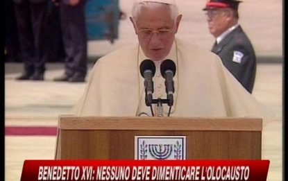Il Papa saluta la Terra Santa: "Una pace per due Stati"