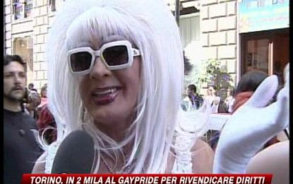 Torino, in 2 mila al gaypride per rivendicare diritti