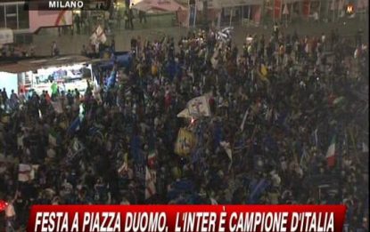 L'Inter è campione d'Italia, festa a Piazza Duomo