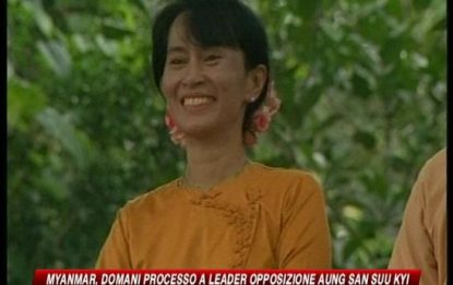 Scarcerato il medico della dissidente Aung San Suu Kyi
