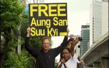 Birmania in attesa per la liberazione di Aung San Suu Kyi