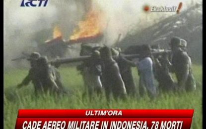 Indonesia, precipita aereo militare: almeno 68 vittime
