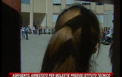 Agrigento, preside molestava le allieve: arrestato