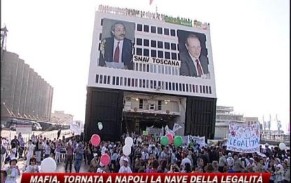 Mafia, tornata a Napoli la "Nave della legalità"