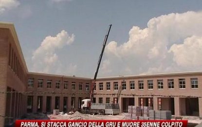 Parma, muore in cantiere schiacciato da carico