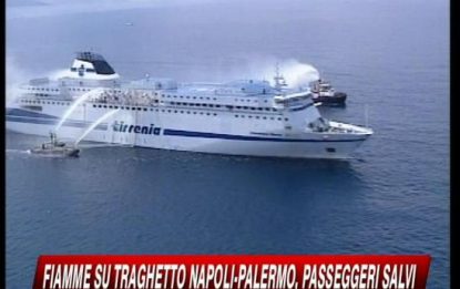 Incendio su traghetto Napoli-Palermo, tutti salvi