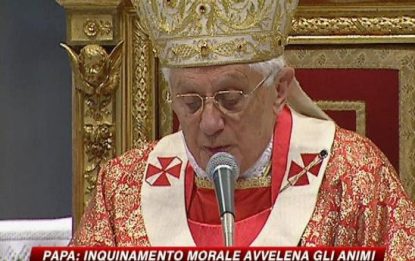 Il Papa: "Il mondo è avvelenato da inquinamento morale"