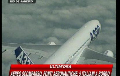 Volo Rio-Parigi colpito da fulmine: 10 gli italiani a bordo