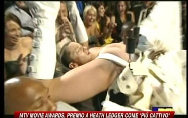 Mtv Movie Awards, il volo di Sacha Baron Cohen