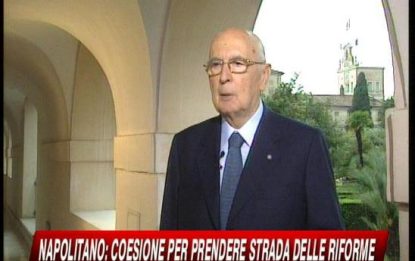 2 Giugno, Napolitano: più coesione per crisi e riforme