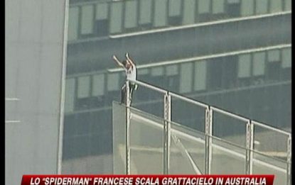 L'Uomo Ragno francese scala un grattacielo in Australia
