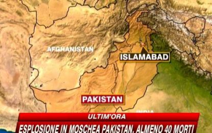 Pakistan, esplosione in moschea: almeno 40 morti