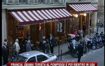 Gli Obama fanno i turisti a Parigi