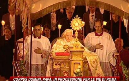 Corpus Domini, in migliaia con il Papa per le vie di Roma