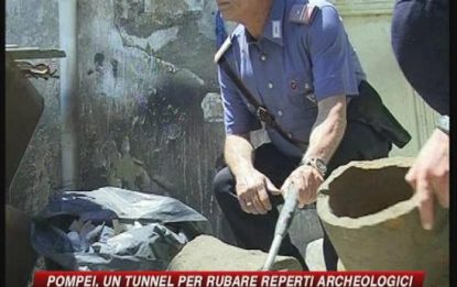 Pompei, scoperto tunnel per rubare reperti archeologici