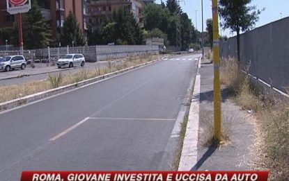 Roma, giovane investita e uccisa alla fermata del bus