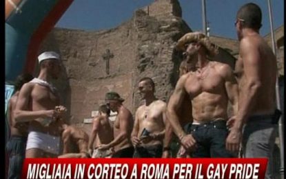 Roma, in migliaia a Roma per il gay pride