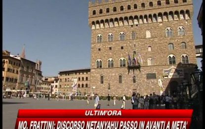 Firenze, Renzi e Galli tra la gente a caccia di voti