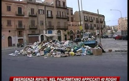 Emergenza rifiuti, nel Palermitano appiccati 40 roghi