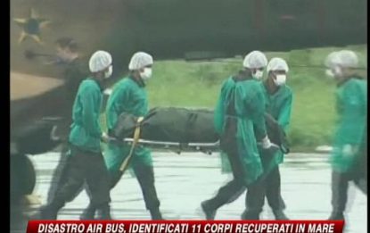 Airbus, identificati 11 dei 50 corpi recuperati