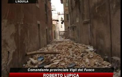 Abruzzo, la terra trema. Nelle tendopoli torna la paura