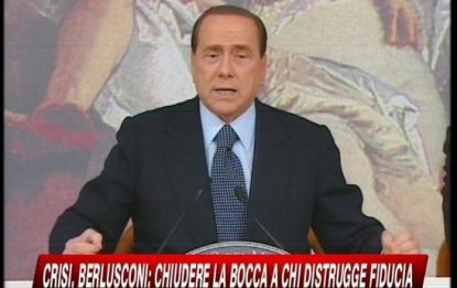 Berlusconi: "Chiudere la bocca a chi parla di crisi"