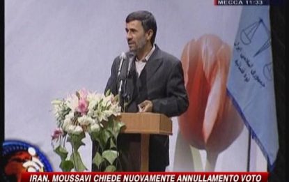 Iran attacca Usa e G8. Ahmadinejad: stop a interferenze