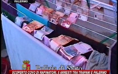Palermo, sorpresi mentre asciugano banconote: 5 arresti