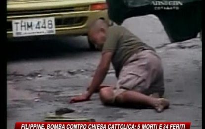 Filippine, attentato contro chiesa cattolica: 5 morti