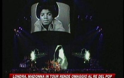 Madonna in tour rende omaggio a Michael Jackson