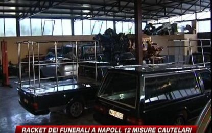 Napoli, racket dei funerali: 12 misure cautelari