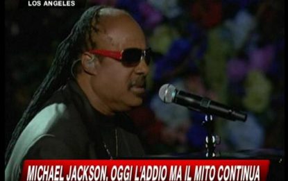 Stevie Wonder canta per l'addio a Michael Jackson