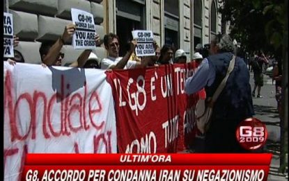G8, attivisti protestano a Regina Coeli