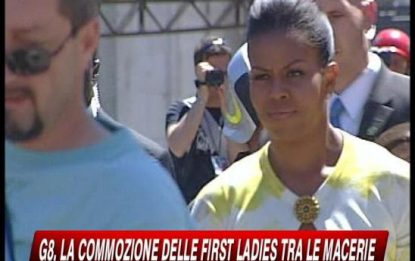 Michelle Obama tra le macerie de L'Aquila