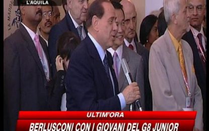 Il saluto di Berlusconi ai giovani del G8 Junior