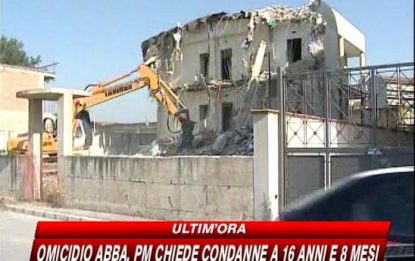 Case abusive da demolire, guerriglia nel Napoletano