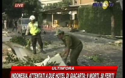 Due esplosione in due hotel di Giacarta: 9 morti