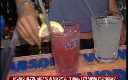Milano, alcol vietato agli Under 16: la città si divide