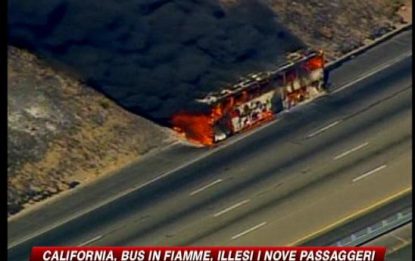 Paura in California, brucia bus: illesi i passeggeri