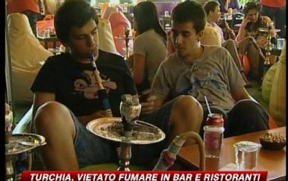 Turchia, vietato fumare in bar e ristoranti
