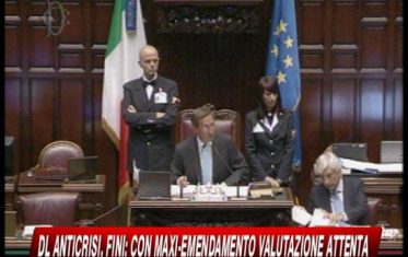 Dl anticrisi, in aula i dubbi di Fini: "Valutazione attenta"