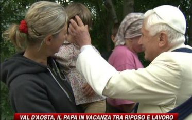 Val D'Aosta, a Les Combes il Papa incontra i bambini