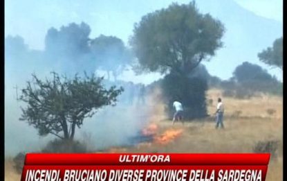 I roghi devastano la Sardegna, due morti nel Sassarese