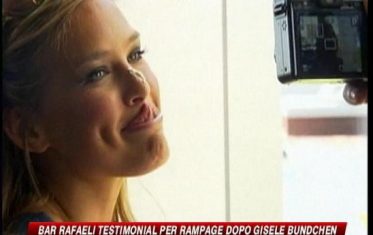 Bar Rafeli copia Gisele, è nuova testimonial di Rampage
